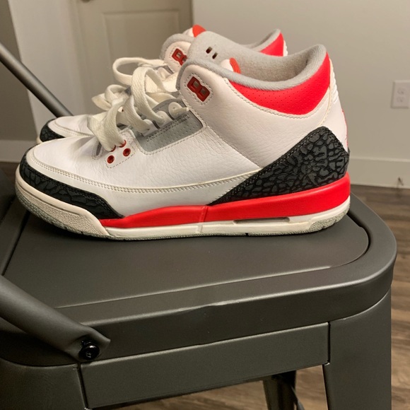 Jordan 3s size 7y - Picture 5 of 6